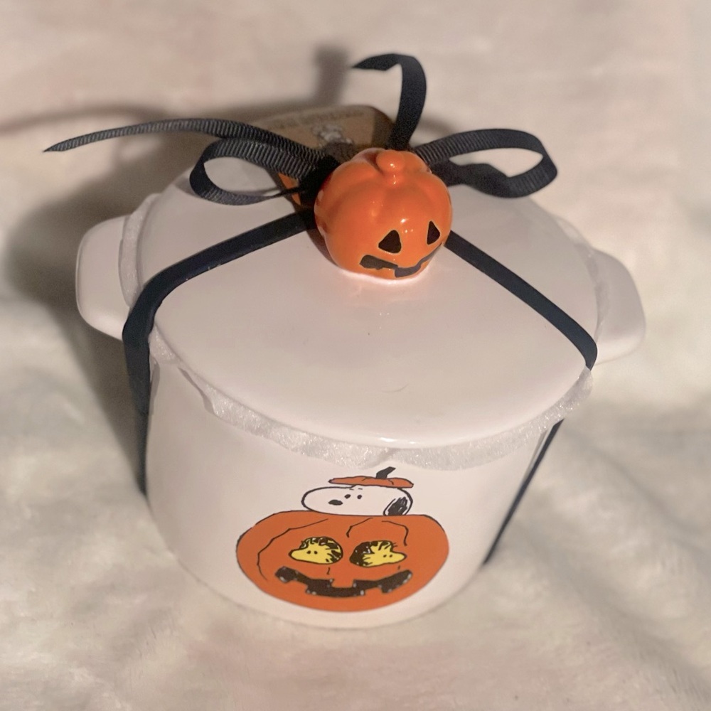 Rae Dunn Small Halloween Snoopy Dish with Lid